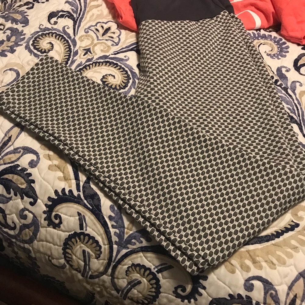 Tic toc  leggings. Size large